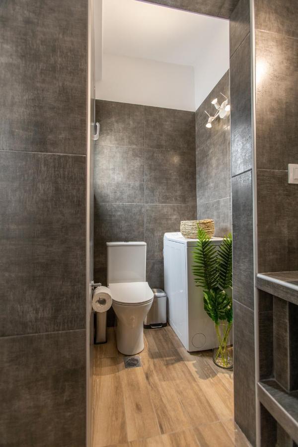 Raise Comfy In The Heart Of Apartment Athen